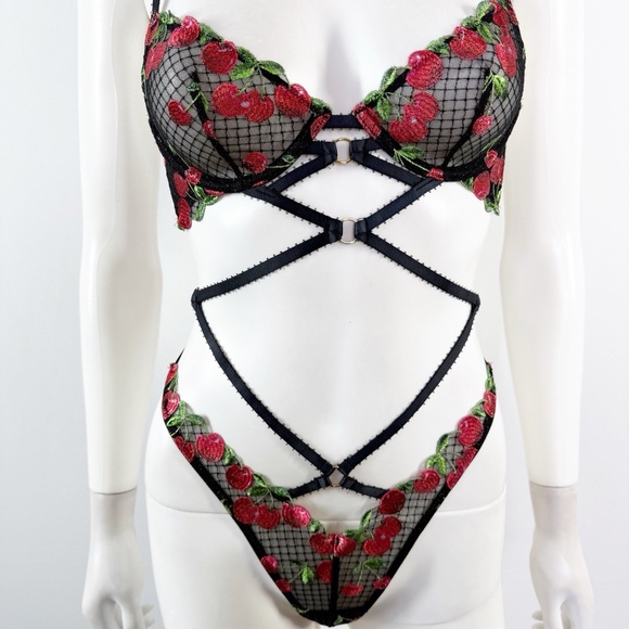 Victoria's Secret Black Mesh Bra Set Lingerie Size XS Sexy Cherry Embroidery NEW - Picture 3 of 11